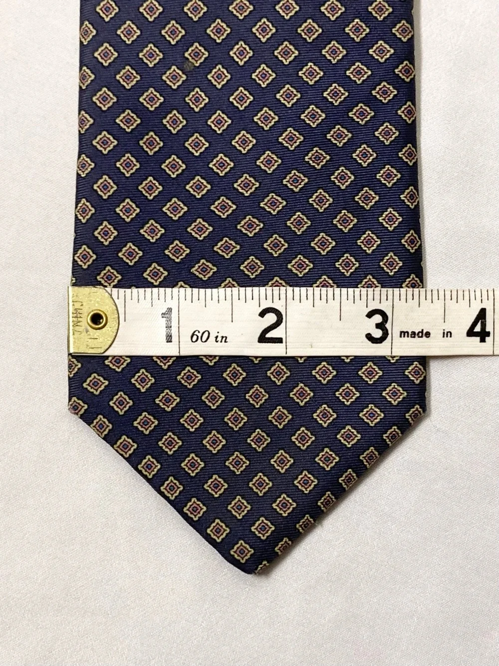 ⭐️ Geoffrey Beene Navy Blue Diamond Pattern 100% Silk Necktie